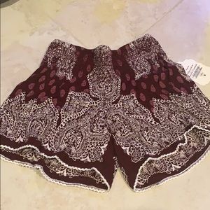 Burgundy flowy patterned shorts